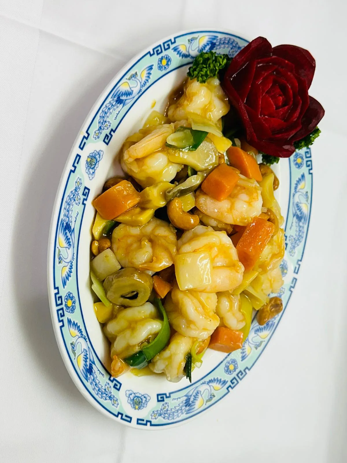 Pan fried shrimps with cashew nuts