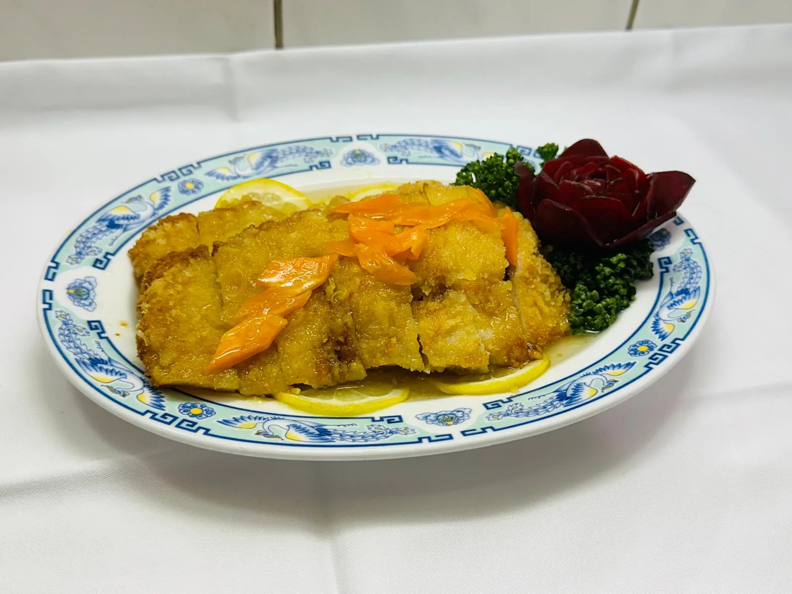 Breaded chicken with lemon sauce