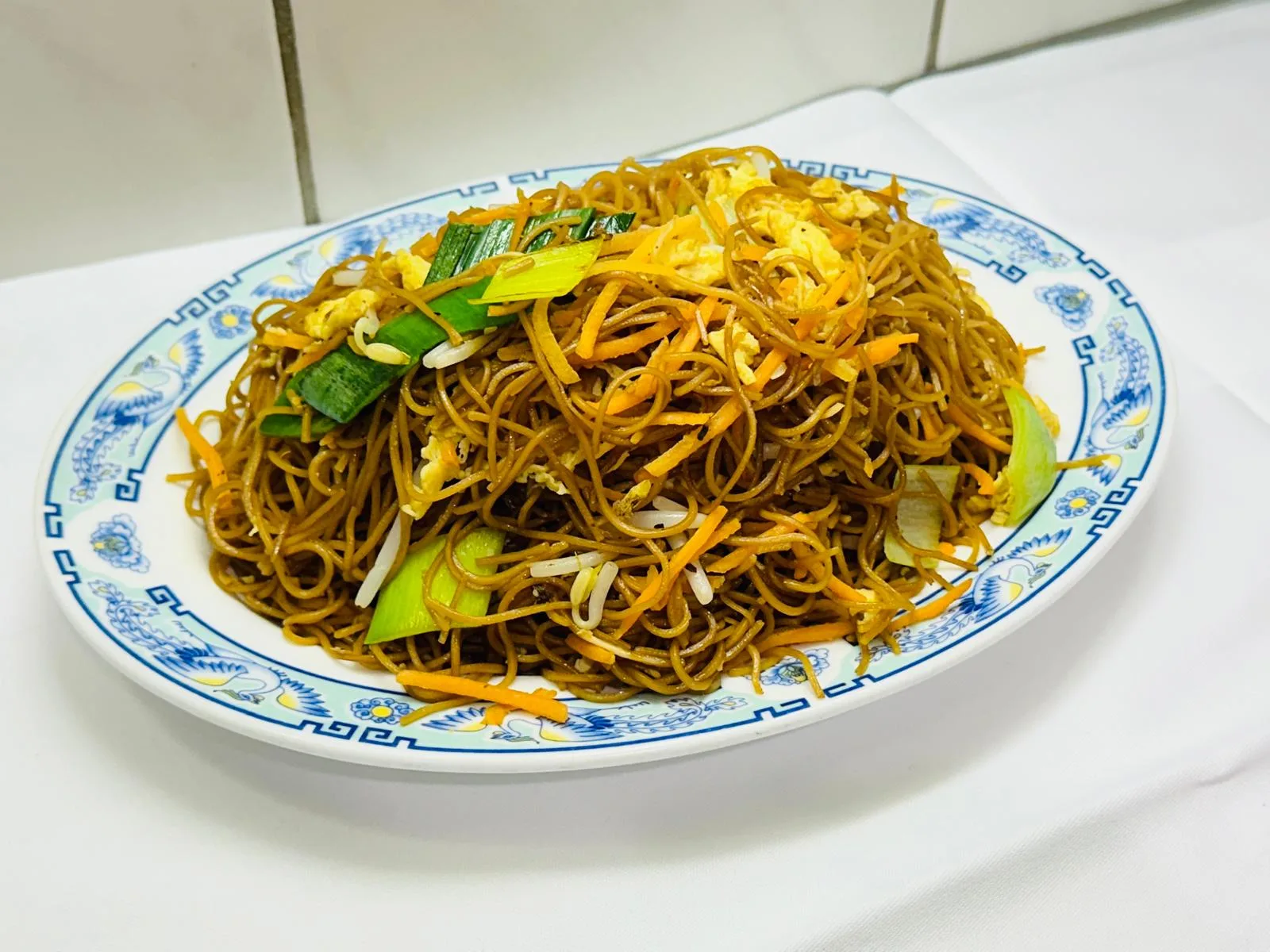 Pan fried noodles with bean sprouts